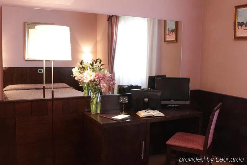 Hotel City П'яченца Екстер'єр фото